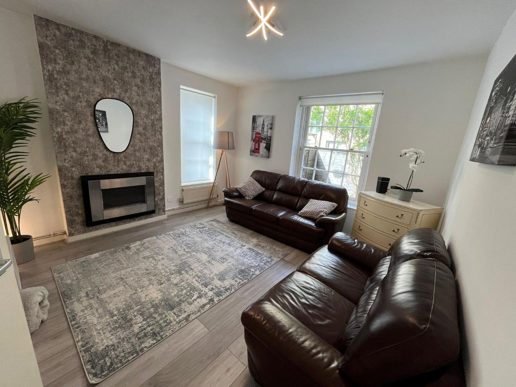 Charm: Spacious 3-bed With Garden Oasis Apartment *
